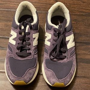 New balance 574 purple sneakers. Worn twice.